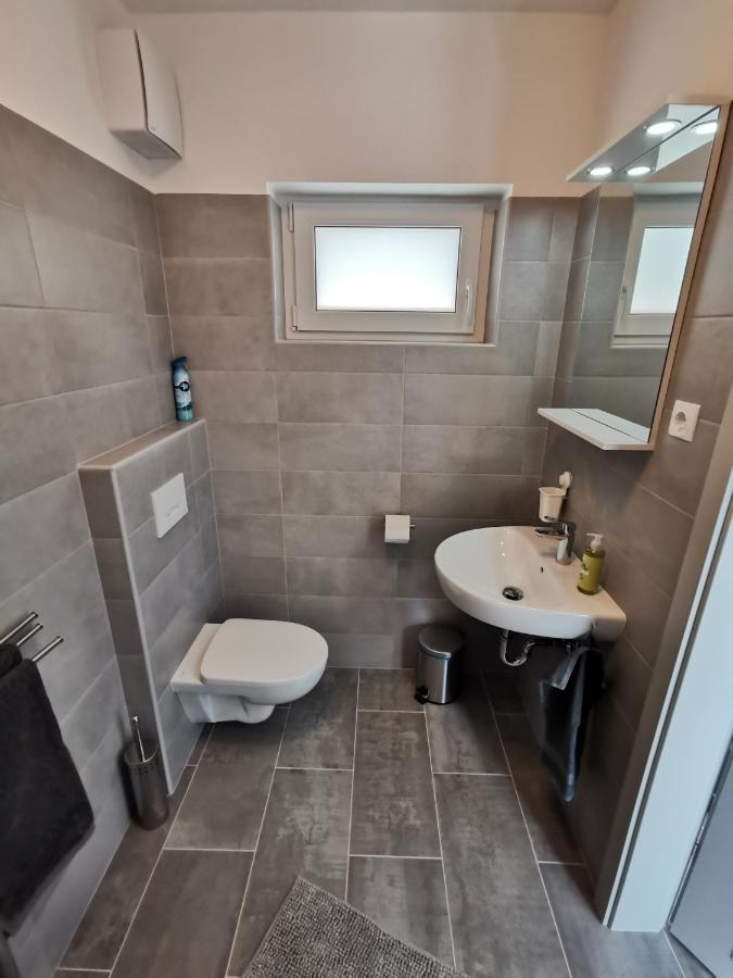 Antracit Apartman - Free Parking Pécs Extérieur photo